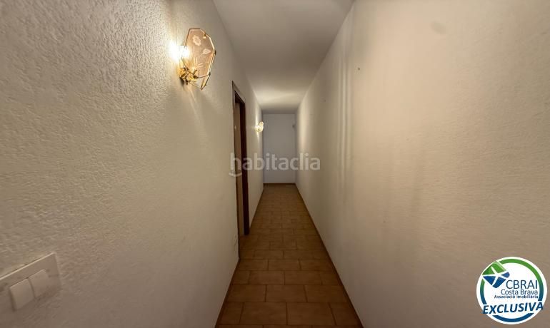 Foto b7ee45cb-9e16-4471-a97d-2a9bd91ad515. Apartament amb calefacció a Centre Roses