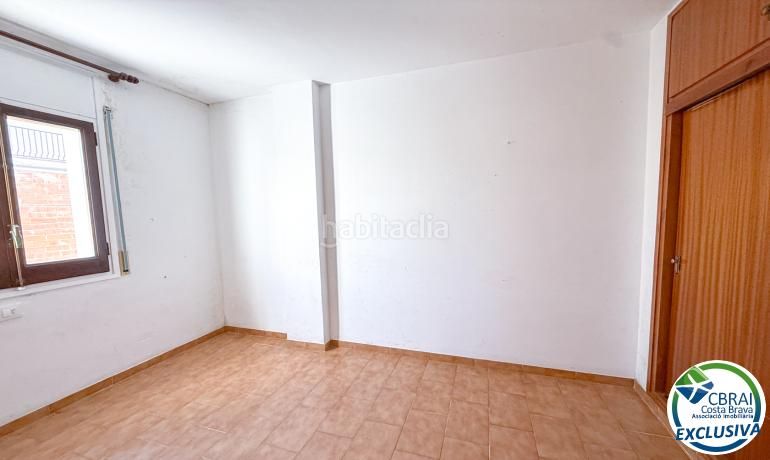 Foto bcc9d3d8-47b1-4c32-8b04-631407b737e0. Apartament amb calefacció a Centre Roses