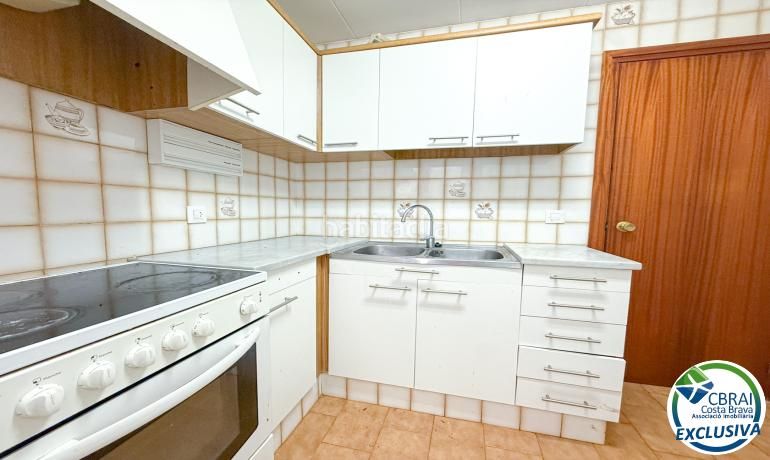 Foto bf33e298-cf4d-49d0-ba55-46ad15e16c2b. Apartament amb calefacció a Centre Roses