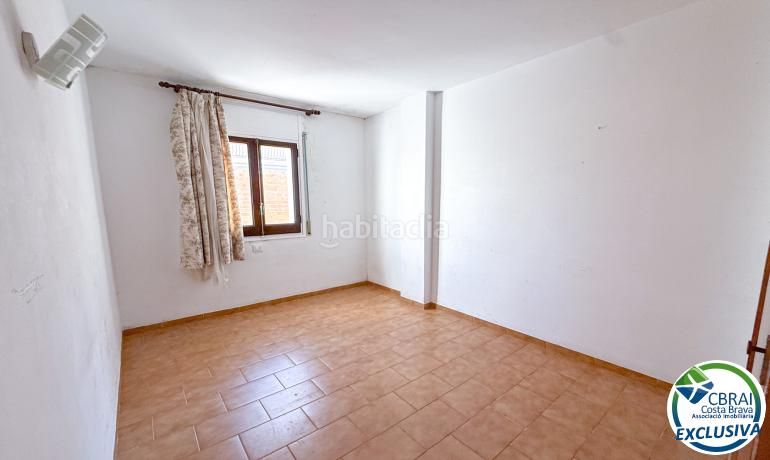 Foto c10ef2f3-6d18-4bcb-b9e1-144cae93389b. Apartament amb calefacció a Centre Roses