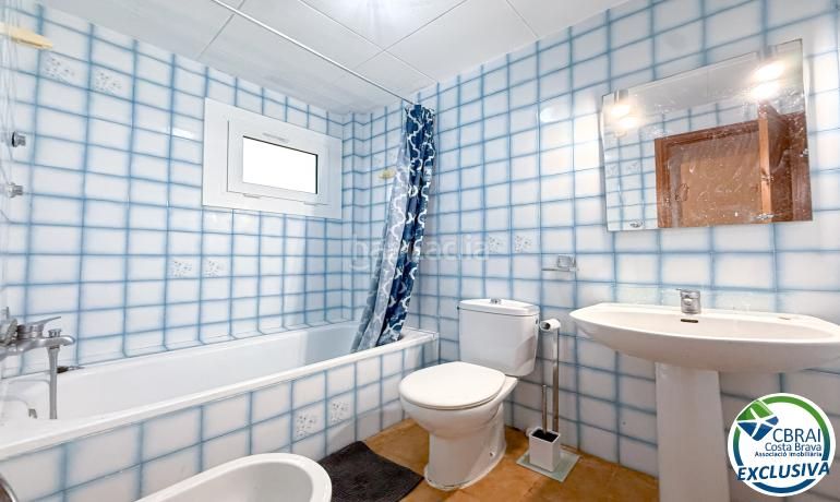 Foto d01a6e12-a132-4eef-b7b3-bd485e70467e. Apartament amb calefacció a Centre Roses