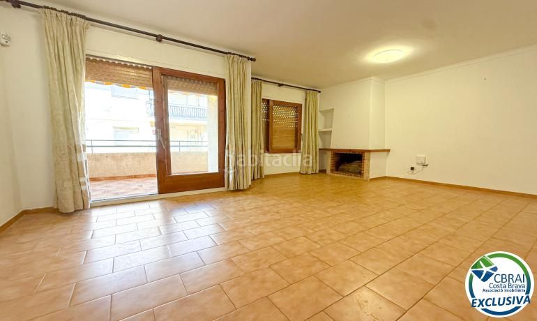 Foto e5515edc-c018-4a29-bc1c-f1bb19b22b99. Apartament amb calefacció a Centre Roses