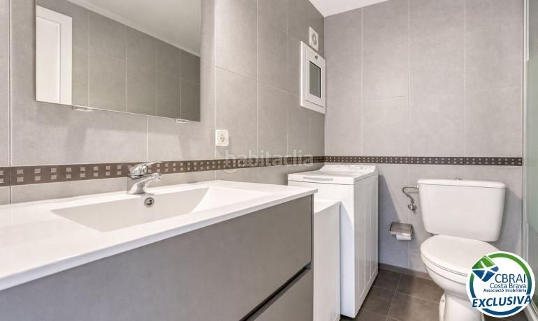 Foto 17a9bee2-d495-4326-b4a9-11987a0d238a. Apartament amb calefacció aparcament piscina a Puig Rom-Canyelles-Almadrava Roses