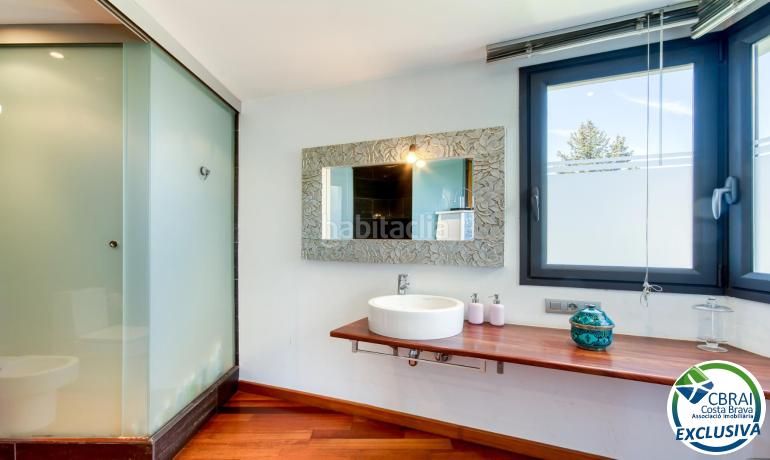 Foto d2c7dd30-5367-4b5f-8e30-5d8a6b2709f1. Casa amb calefacció aparcament a La Vila Llançà