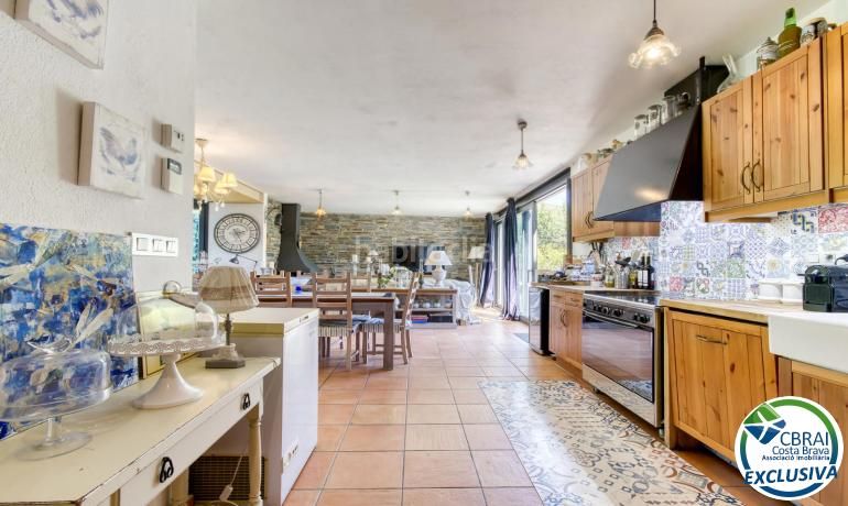 Foto eff4a86a-5435-4e66-8028-4850b3c1efef. Casa amb calefacció aparcament a La Vila Llançà