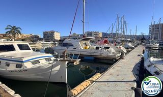 Aparcament cotxe  Carrer cap curt. Magnífico amarre en entorno privilegiado de la costa brava