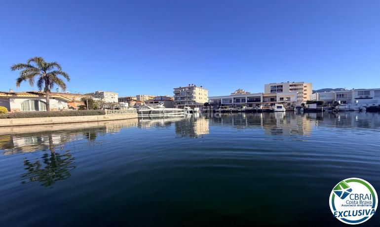 Foto 91db4d83-a0bb-4a01-baf6-48c493aab1f5. Aparcament cotxe a Santa Margarida Roses