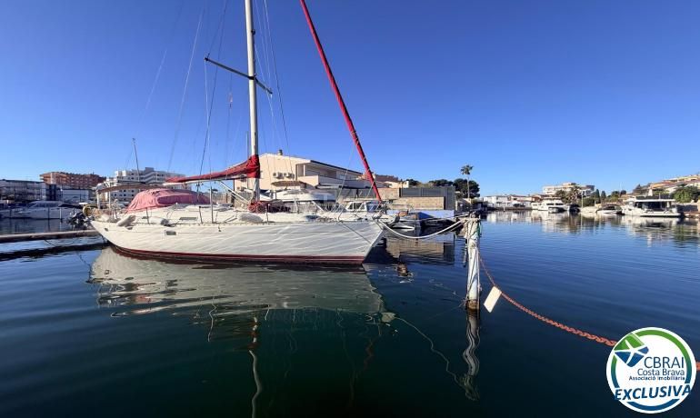 Foto f3873e61-151f-4392-b8a6-3b4807894a8c. Aparcament cotxe a Santa Margarida Roses