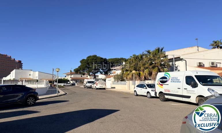 Foto fb49c0ef-406a-4e1c-9bbe-660235bfbd04. Aparcament cotxe a Santa Margarida Roses