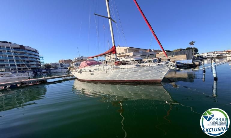 Foto fe794212-7ee8-4be4-8bd9-22c1a2948524. Aparcament cotxe a Santa Margarida Roses