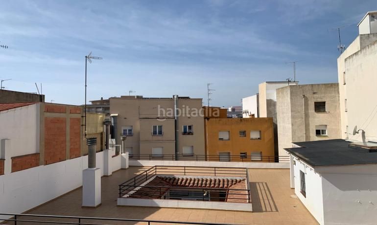 Foto be95cbae-5073-42b6-8bf6-55befcf9f0a0. Àtic amb calefacció a Centre Roses