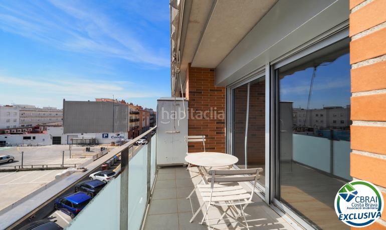 Foto 92be9156-9552-4761-96bd-fb72f3545953. Àtic amb calefacció aparcament a Centre Roses