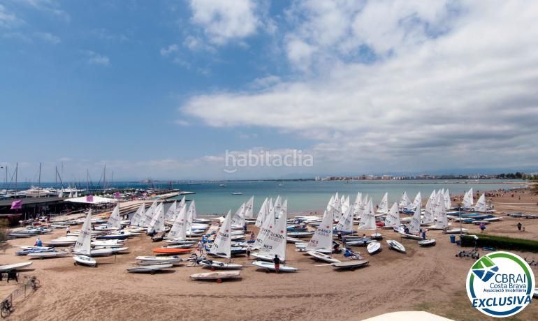 Foto 60f27626-372b-4e3f-988d-8b7a6cbcd83c. Apartament amb calefacció aparcament piscina a Puig Rom-Canyelles-Almadrava Roses