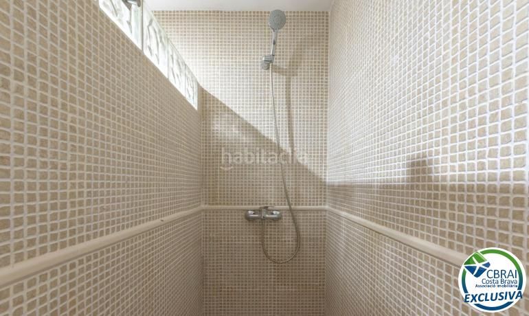 Foto 822fea28-d426-4da9-9bf2-970c8c157cbb. Apartament amb calefacció aparcament piscina a Puig Rom-Canyelles-Almadrava Roses