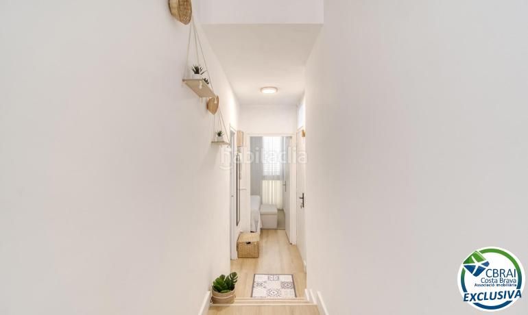 Foto 5744fb4d-1fb4-4093-98d0-6e446f9aa57d. Apartament a Centre Roses