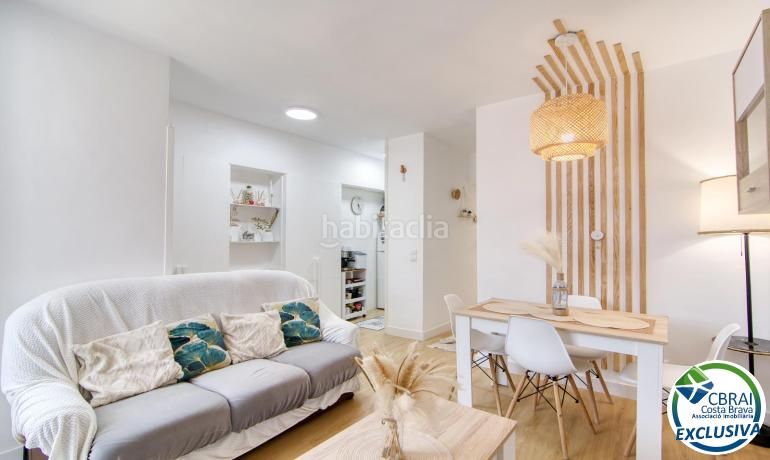Foto cd9876f2-a0f2-4fed-a29d-b2e9d80537b9. Apartament a Centre Roses