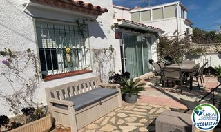 Maison jumelée  Avinguda illeta. Casa con piscina comunitaria y jardín en santa margarita, roses