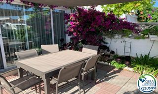 Casa aparellada  Avinguda illeta. Casa con piscina comunitaria y jardín en santa margarita, roses