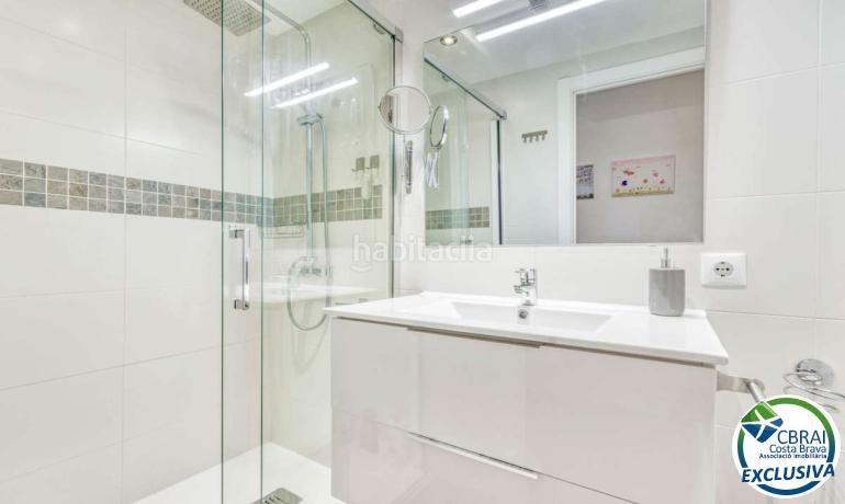 Foto 43d29f21-e908-4669-ae49-8a2883e14376. Apartament a Centre Roses