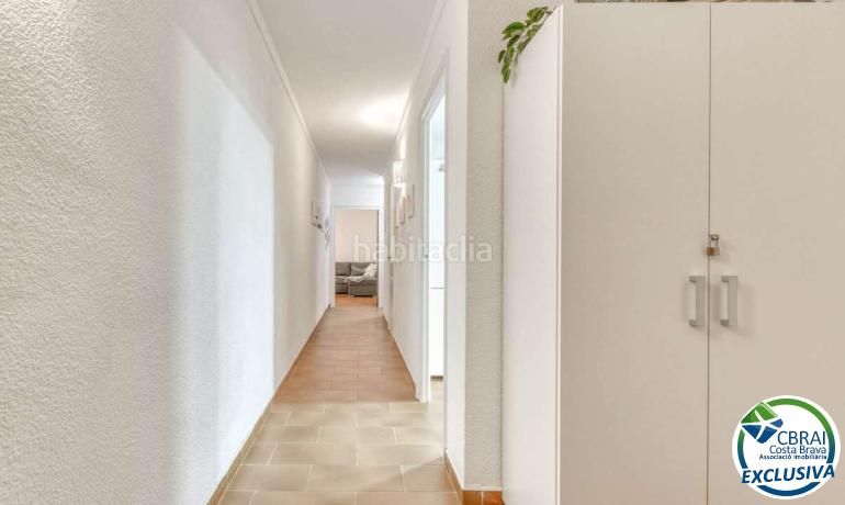 Foto 5436cf59-0368-43e0-b9f6-604344eeacfd. Apartament a Centre Roses