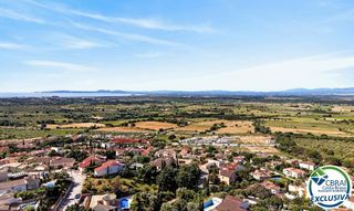 Xalet  Carrer bèlgica. Villa con impresionantes vistas panorámicas a la bahía de roses