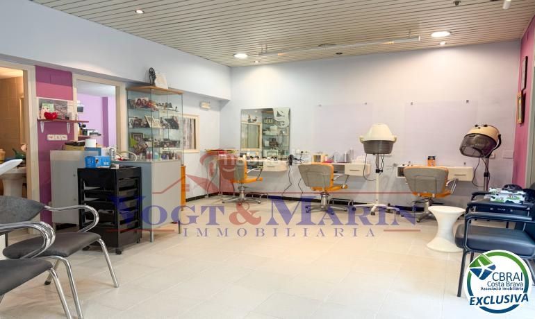 Foto d0394aba-2fe7-4ebc-9381-63a60ea5f38d. Local comercial a Carretera de Roses-Fossos Figueres