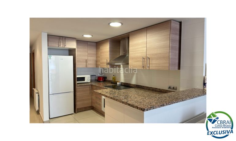 Foto 287f98d6-b11a-4912-9123-44ce86c6c381. Apartament amb calefacció a Centre Roses