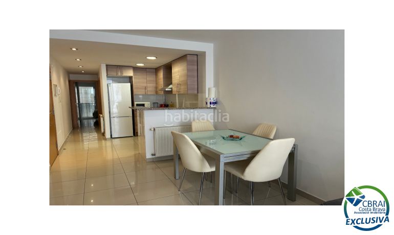 Foto 4dcd9c6c-78d6-47d6-832c-c2f825901456. Apartament amb calefacció a Centre Roses