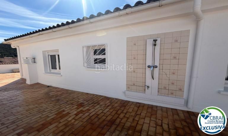 Foto 4640045d-ff60-4374-bf2d-98d00c980a0c. Àtic amb calefacció a Centre Roses