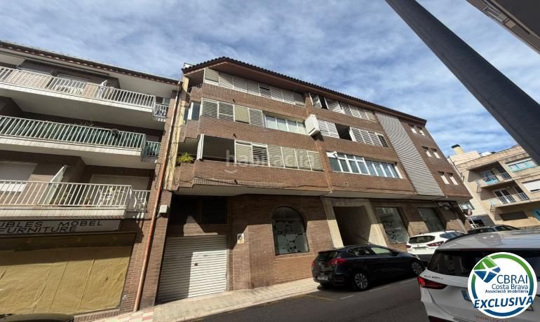 Foto ca1e0db1-7882-4aef-93ee-8af2ea063d1c. Àtic amb calefacció a Centre Roses