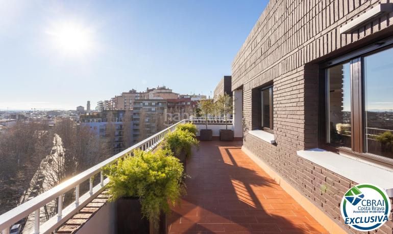 Foto 1a8c1f3b-45c4-42c8-b90c-98659e4c346c. Àtic amb calefacció aparcament a Poble Nou-Olivar Gran Figueres