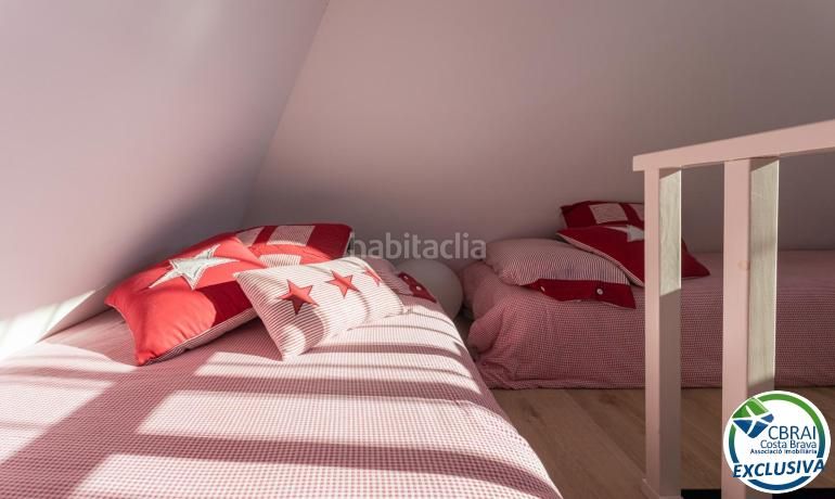Foto bc134321-1040-4cda-ab42-c9aba705cc50. Àtic amb calefacció aparcament a Poble Nou-Olivar Gran Figueres