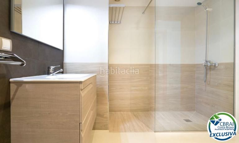 Foto 34c58868-f4cd-41bd-b9cc-1dd300e15ffe. Apartament amb calefacció aparcament a Centre Roses