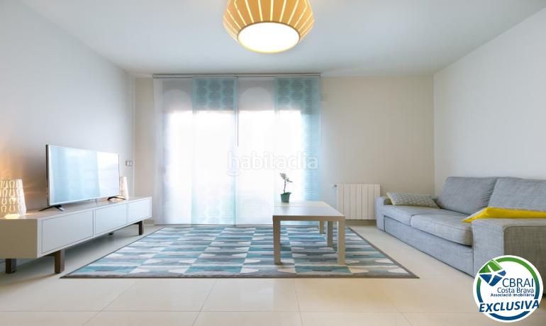 Foto ab856fc4-46f4-44d0-812a-f31d9e6b986f. Apartament amb calefacció aparcament a Centre Roses