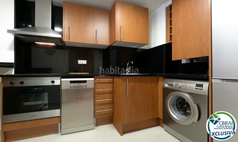 Foto d4ca23de-193c-4bc6-9abf-0ec933b3c70a. Apartament amb calefacció aparcament a Centre Roses