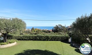 Casa  Carrer la musclera. Casa con jardín y vista al mar en cap de vol, en el port de la s