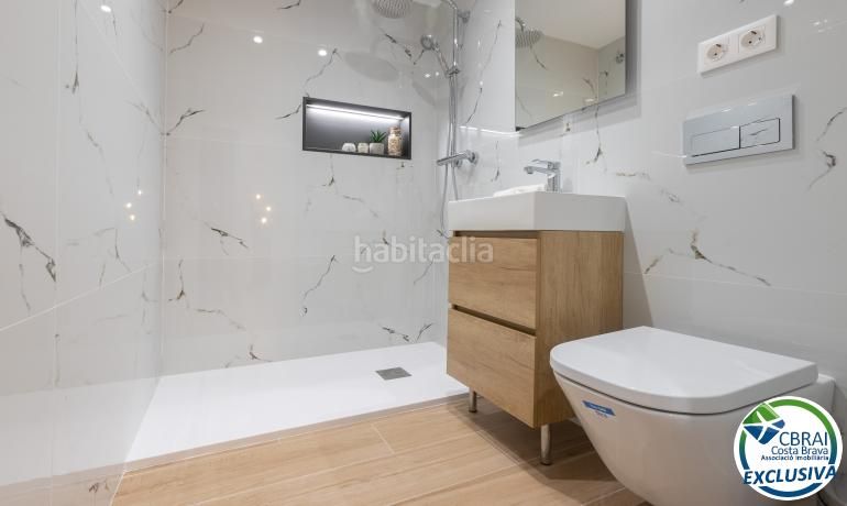 Foto 00800fdd-f356-4475-b866-954981a6d906. Apartament amb calefacció a Centre Roses