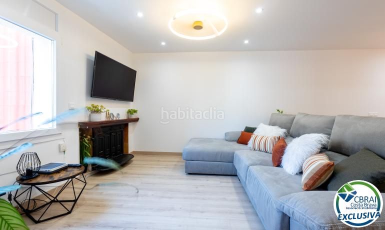 Foto db72853d-d33c-495d-be9d-bb22d46cbb04. Apartament amb calefacció a Centre Roses