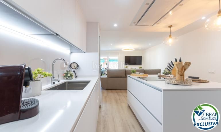 Foto dd8e124b-0f39-40e6-a97d-40d568ba63fc. Apartament amb calefacció a Centre Roses