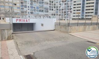 Autoparkplatz  Carrer poblat tipic-edifici nausica. Plaza de aparcamiento subterránea en venta en empuriabrava