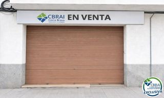 Geschäftsraum  Carrer puig sacalm. Local comercial con terraza, actualmente escuela de baile en mas