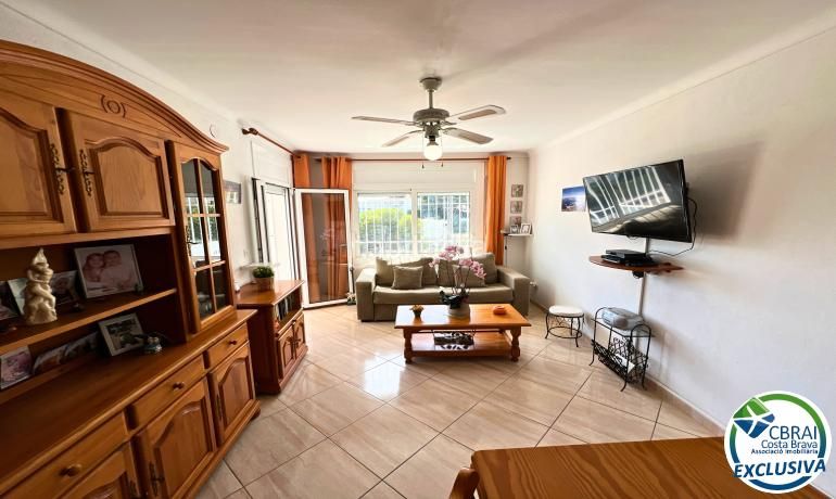 Foto 1406f297-f7fe-490a-a47b-0e3f2676a06e. Apartament amb aparcament a Puig Rom-Canyelles-Almadrava Roses