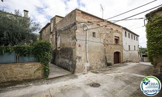 Casa  Carrero de l'església. Casa con gran terreno en palau de santa eulàlia