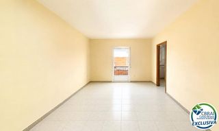 Pis  Carrer sant antoni. Piso de 2 habitaciones con 3 terrazas en torroella de montgri