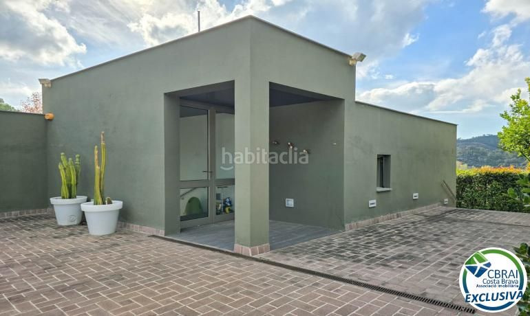 Foto a2b9600e-be40-4b9f-9eb2-200915a4b3f6. Xalet amb calefacció aparcament piscina a Jonquera (La)