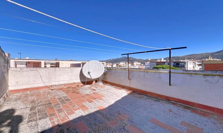 Foto 494cfbea-27f8-48a0-9110-4ef9475058bb. Apartament a Centre Roses