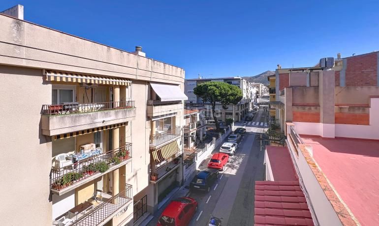 Foto 5319c38f-1b04-44fb-9e95-3a04cf209564. Apartament a Centre Roses
