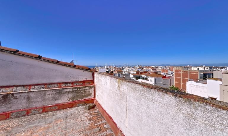 Foto 828e608e-ad58-4fe5-8a5a-b118150c8409. Apartament a Centre Roses