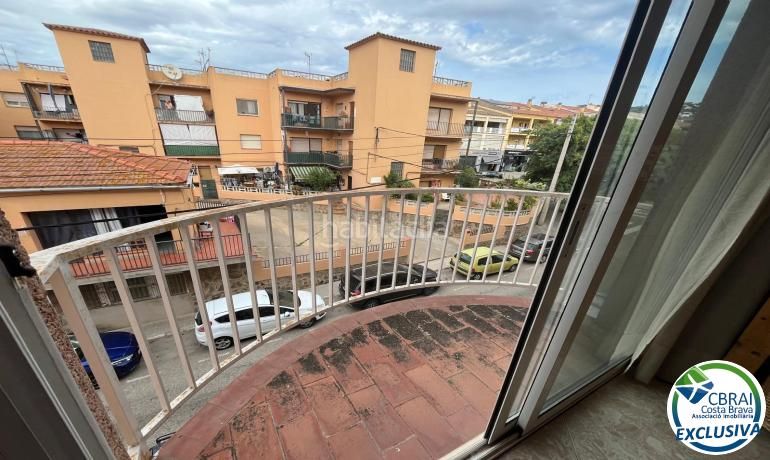 Foto 62674be5-13bf-4bbd-a276-1362a2f74015. Apartament amb calefacció a Centre Roses