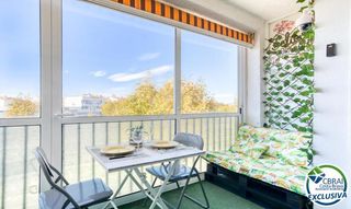 Estudi  Carrer flamicell. Estudio con terraza cerrada en flamicell, empuriabrava